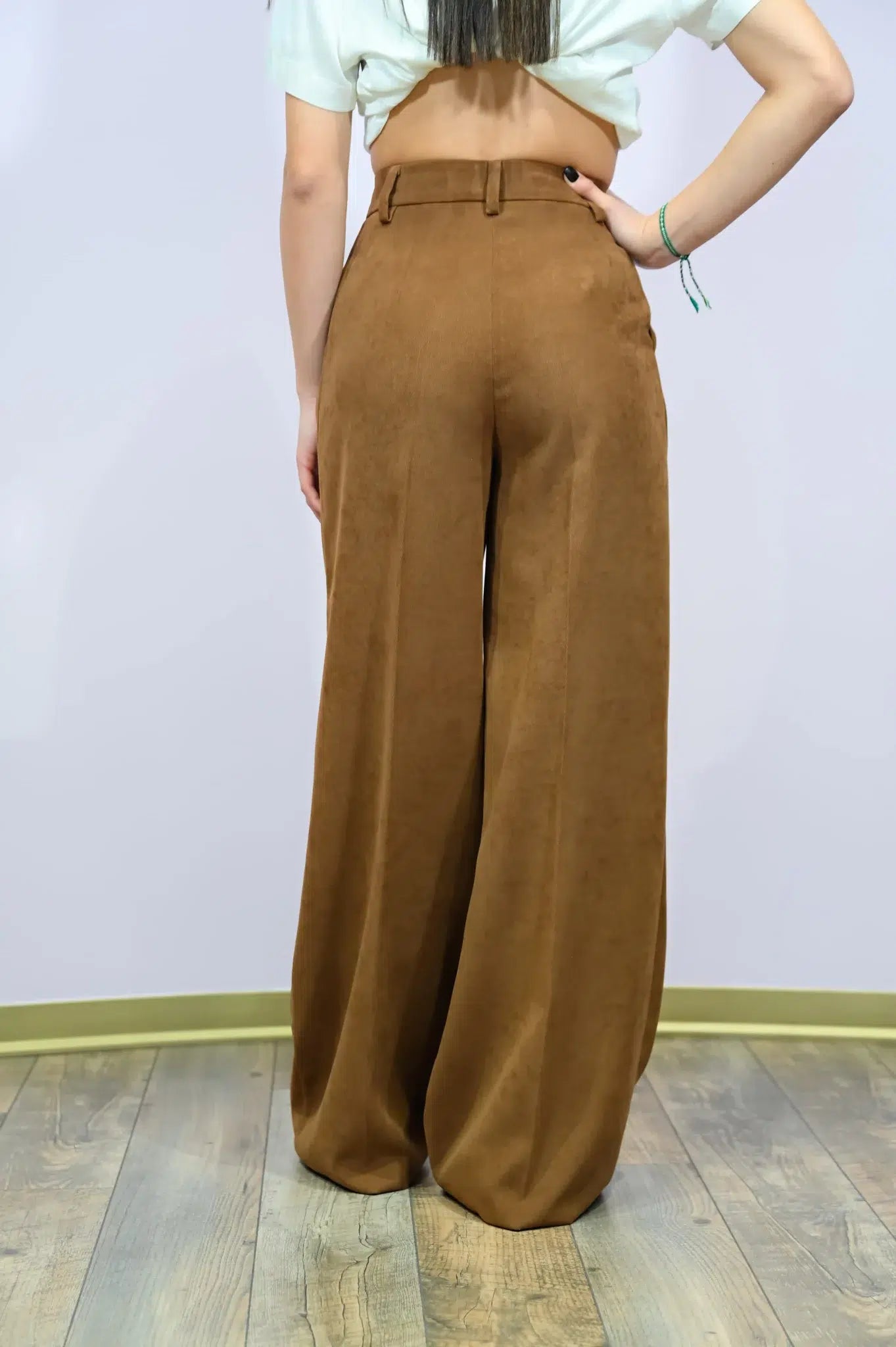Pantalone Flare King in Suede Tabacco - Stile Iconico con Pieghe Eleganti