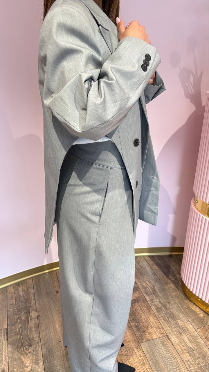 Tailleur grigio spacchi laterali
