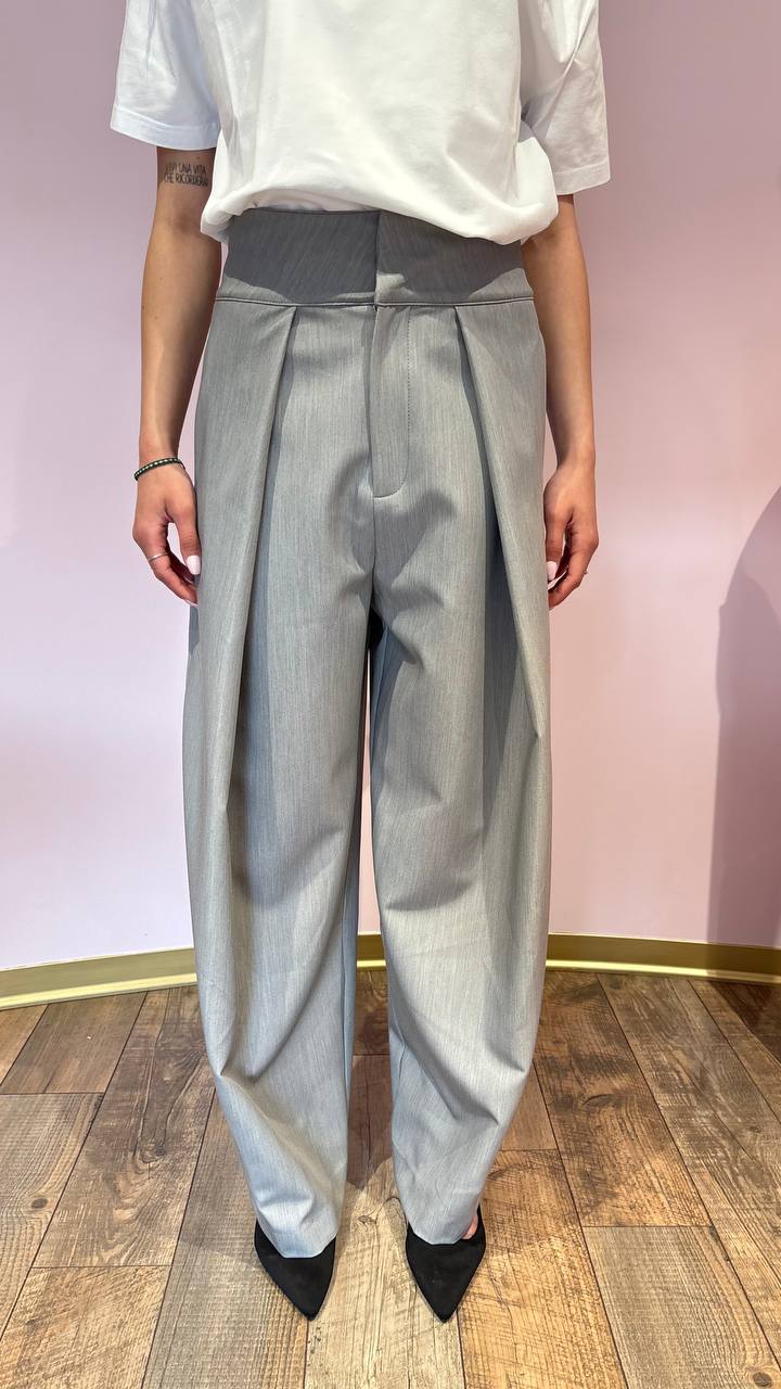 Tailleur grigio spacchi laterali