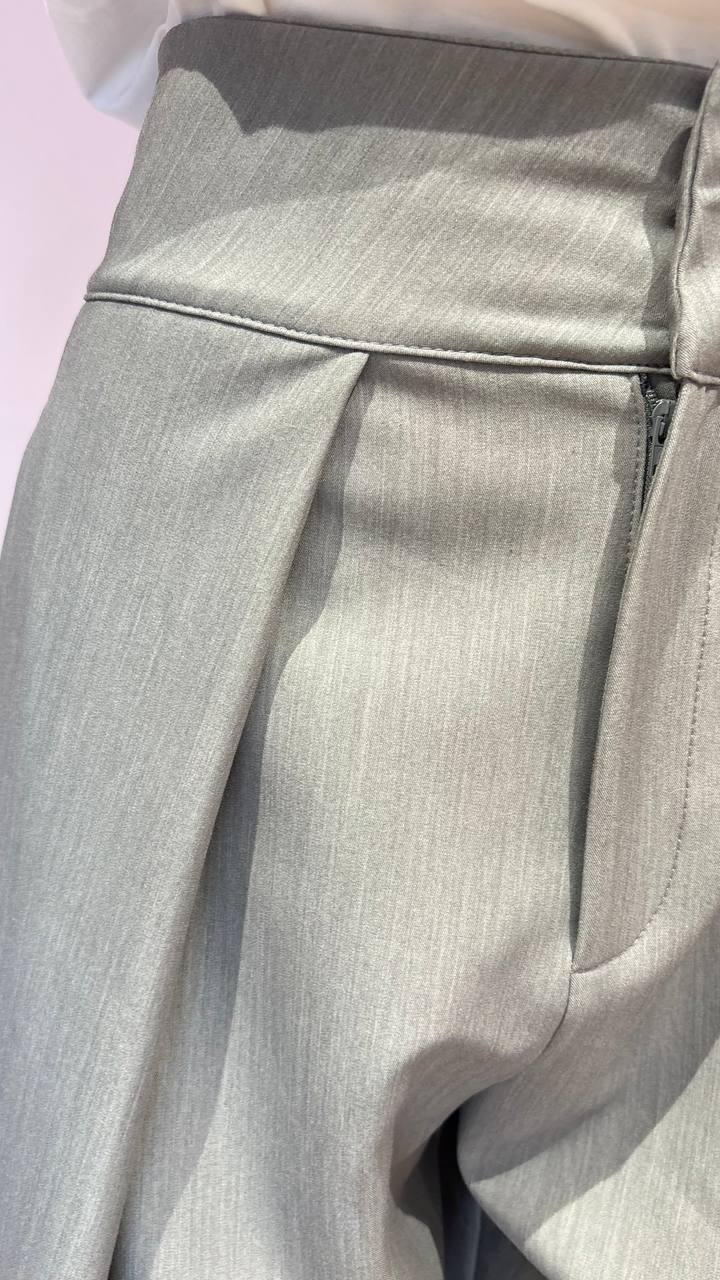Tailleur grigio spacchi laterali